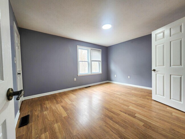 Building Photo - 67 Burgundy Dr