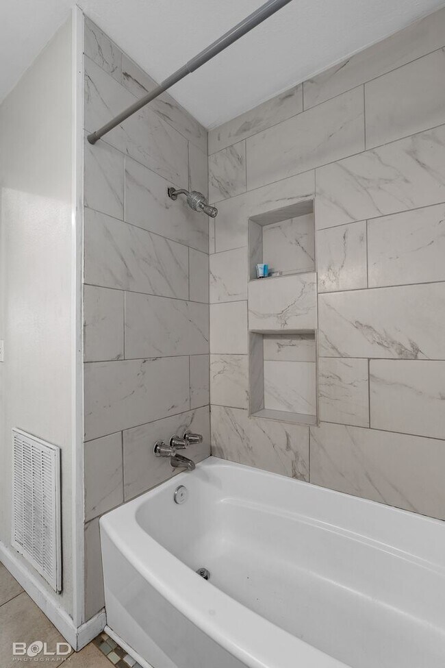 Building Photo - 101 Lillian St