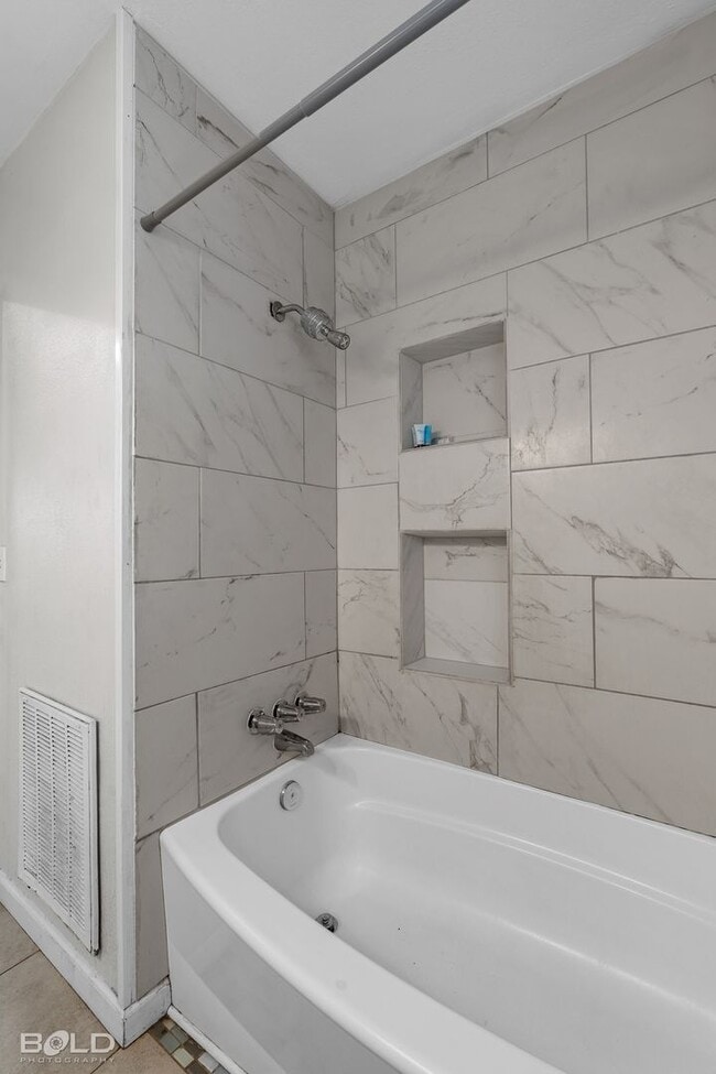 Building Photo - Check Out this Charming 3 bed 1 bath in Bossier