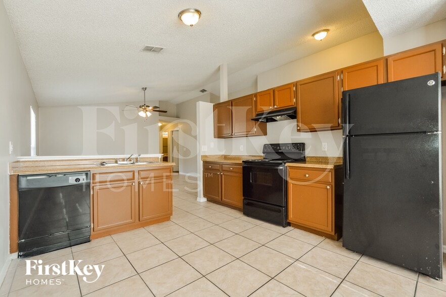 Building Photo - 7571 Groveoak Dr