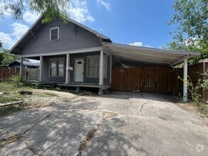 Building Photo - ROBSTOWN TWO BEDROOM WITH LOTS OF PARKING