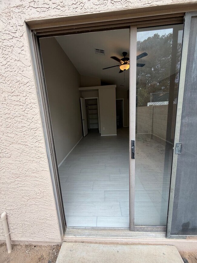 Building Photo - Newly Remodeled Glendale Home