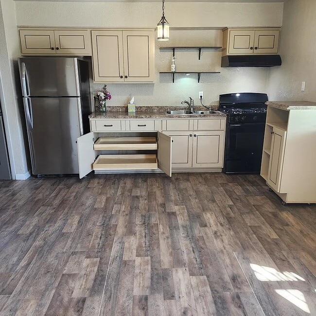 Building Photo - 340 Las Cruces