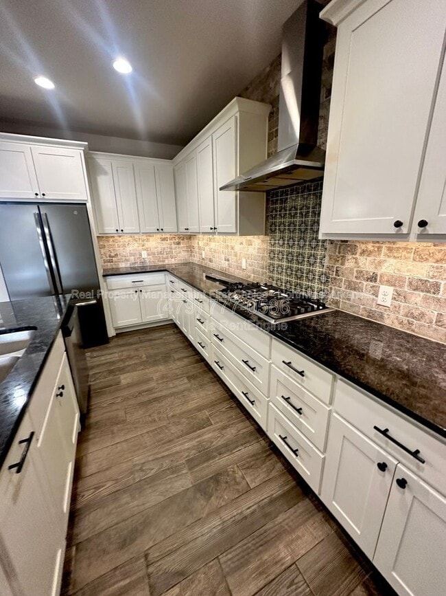 Building Photo - 3600 SW Brittany Rd