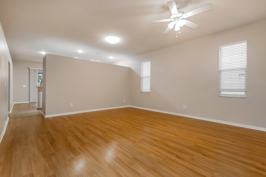 Building Photo - 619 Wave Crest Cir