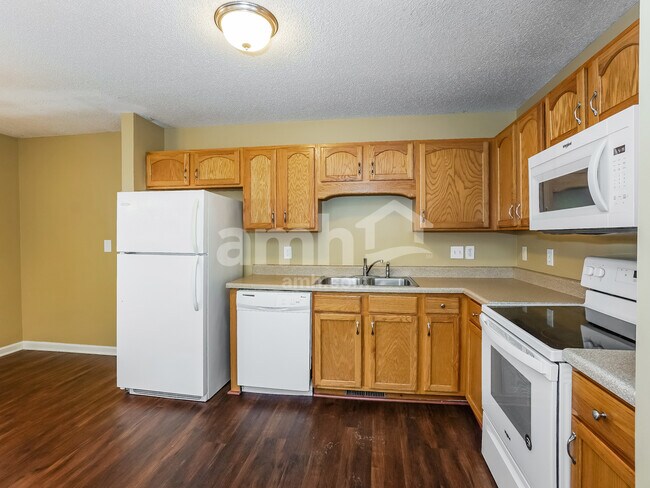 Building Photo - 1533 Cedar Springs Cir