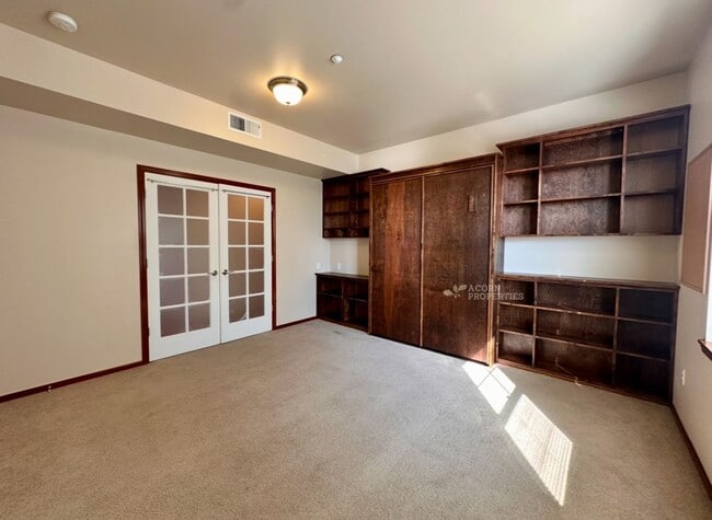 Building Photo - 1850 SW Scenic Heights St