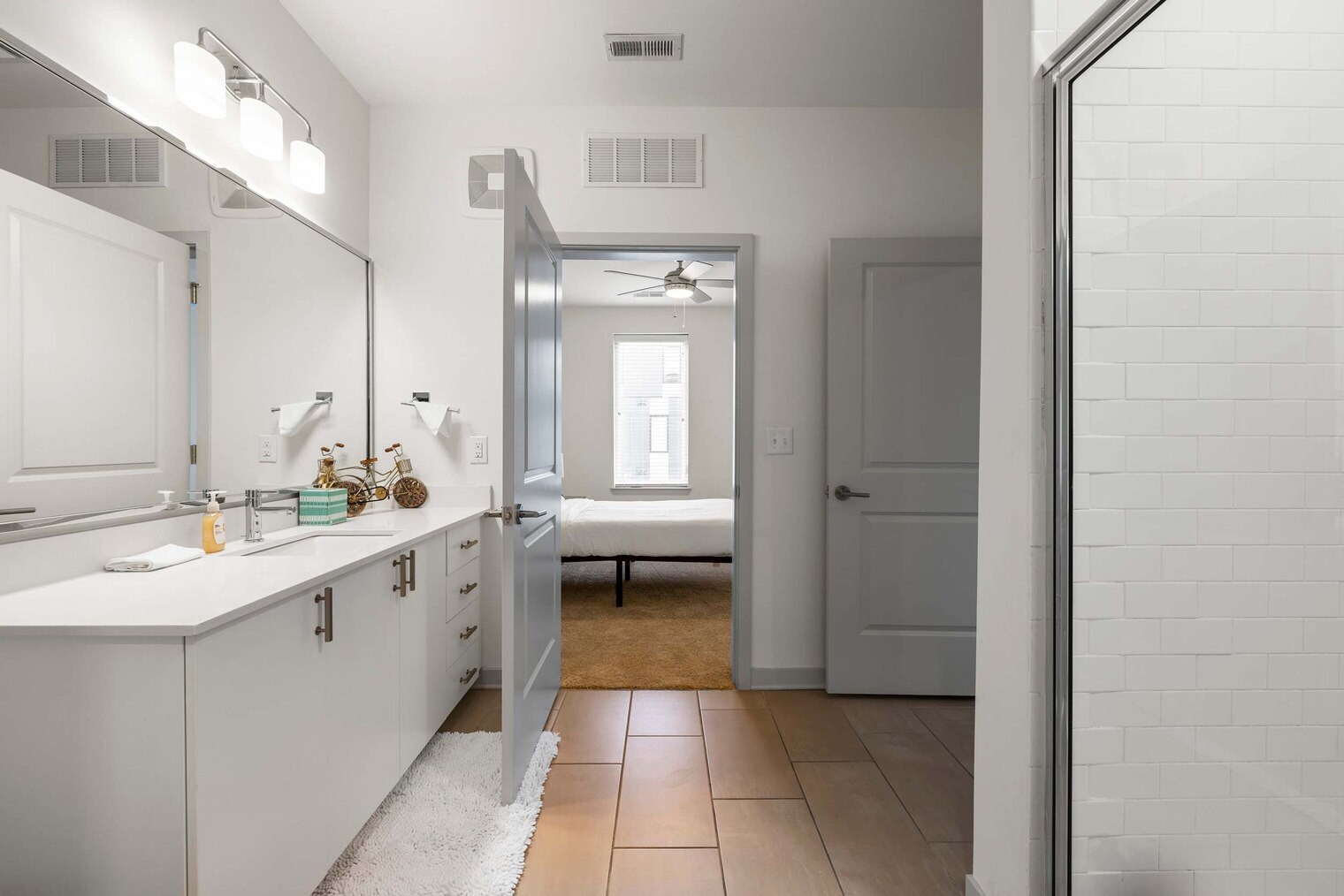 Building Photo - 633 E Main St