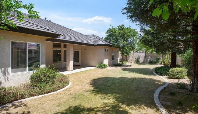 Building Photo - 5 Bedroom/3 Bath Home with Paid Solar System - $3295 Per month!