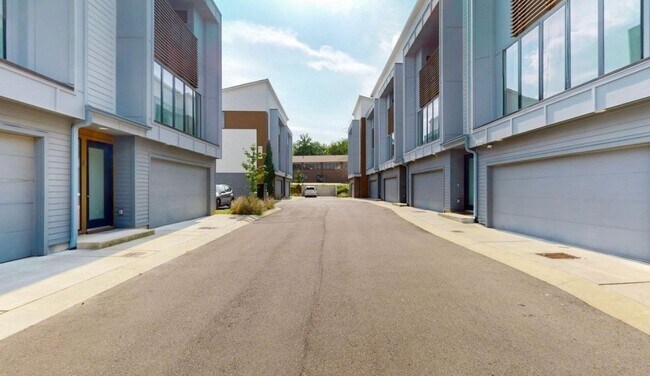Building Photo - 227 Oceola Ave