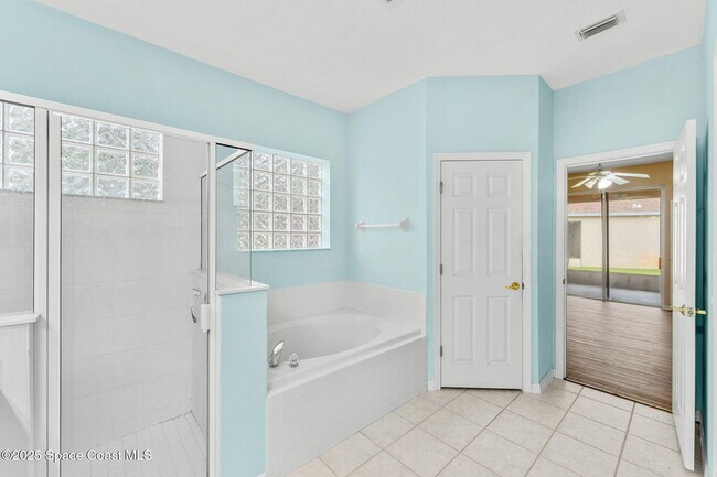 Building Photo - 1774 Sun Gazer Dr