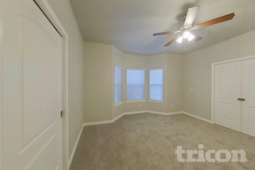 Building Photo - 4825 Freeport Dr