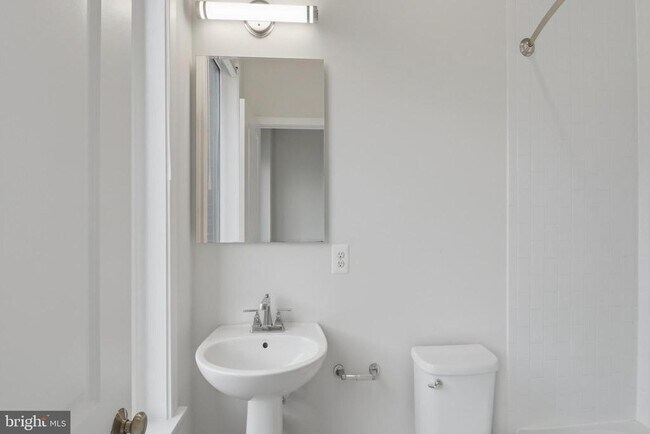 Building Photo - 16199 Columbus Ave