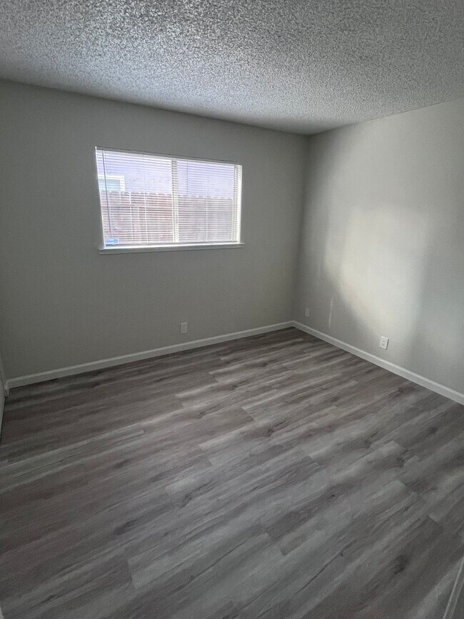 Building Photo - NICE UPDATED HOME IN CITRUS HEIGHTS!!