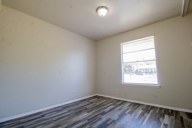 Building Photo - 5822 Branch Valley Dr