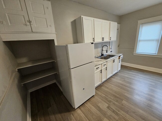 Building Photo - 2032 W 98th St