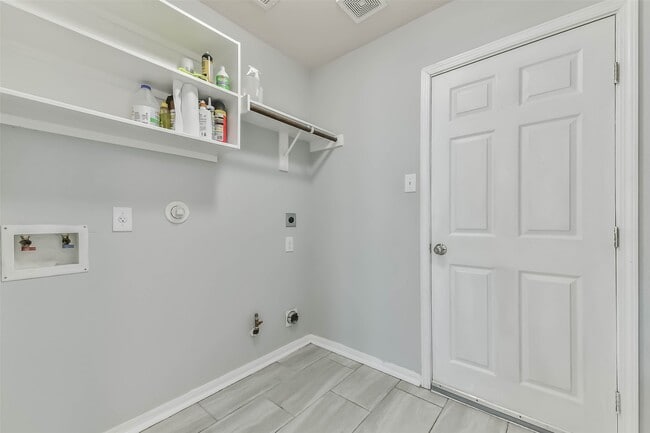 Building Photo - 1217 Quarterhorse Dr