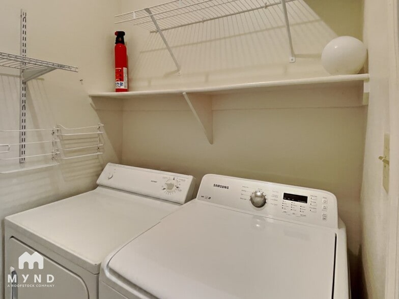 Building Photo - 900 S Meadows Pkwy