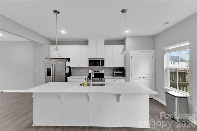 Building Photo - 2611 Grantham Place Dr