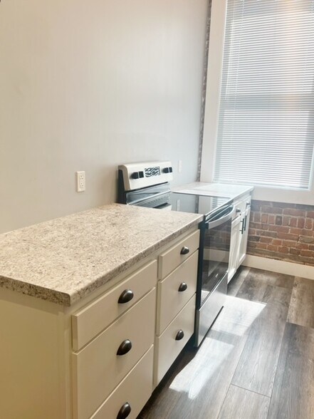 Kitchen - 15 S Jackson St