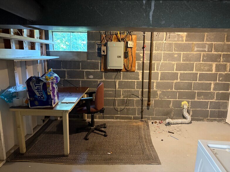 LAUNDRY ROOM/STORAGE - 702 Pearl Dr