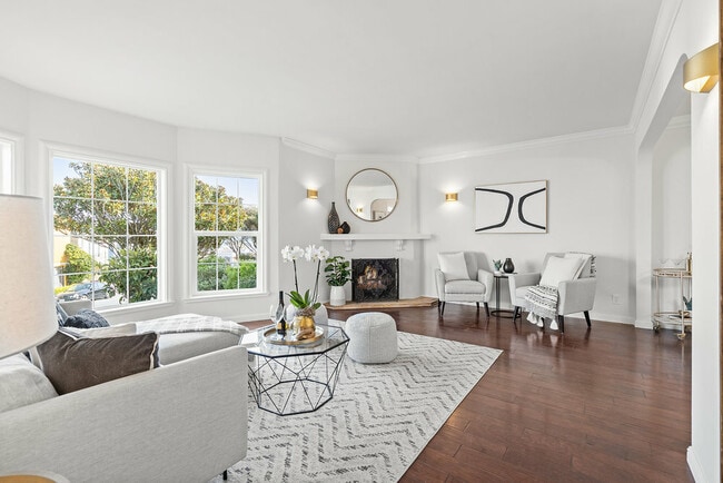 Building Photo - 724 Teresita Blvd