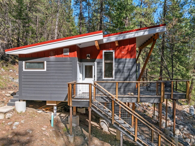 Building Photo - 8056 Bayne Rd