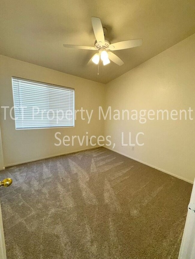 Building Photo - $500 off 1st full month's rent! Cute 3 Bedroom In Power Ranch!