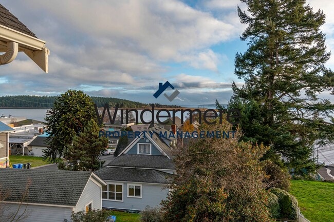 Building Photo - 2 Bedroom Waterview Condo