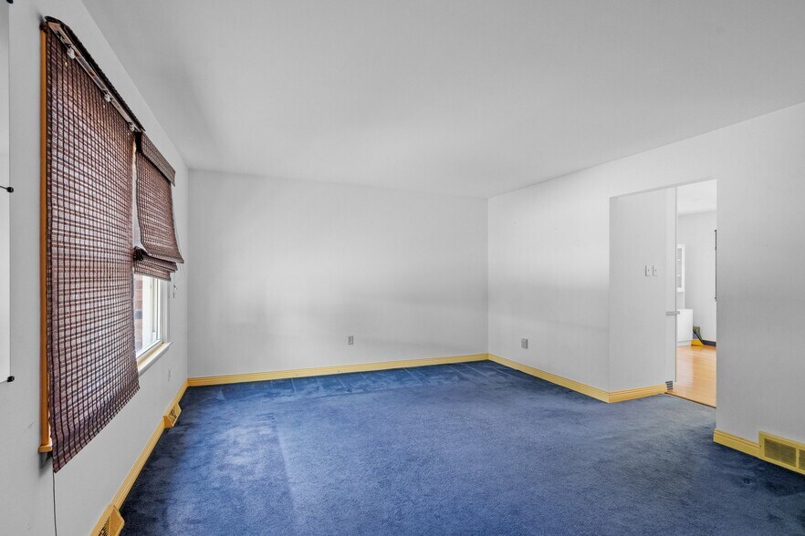 Building Photo - 196 Mount Hope Dr