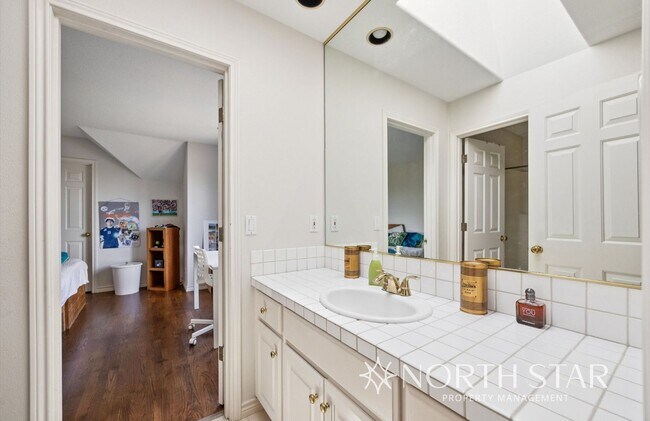 Building Photo - Beautiful Home with Mountain Views in the ...