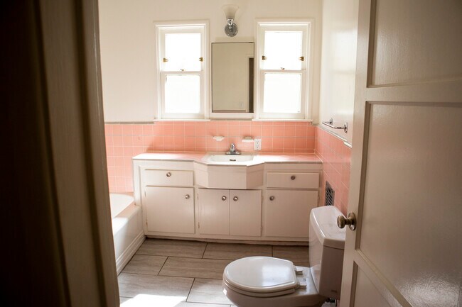Bsthroom - 1124 Chelsea Ave