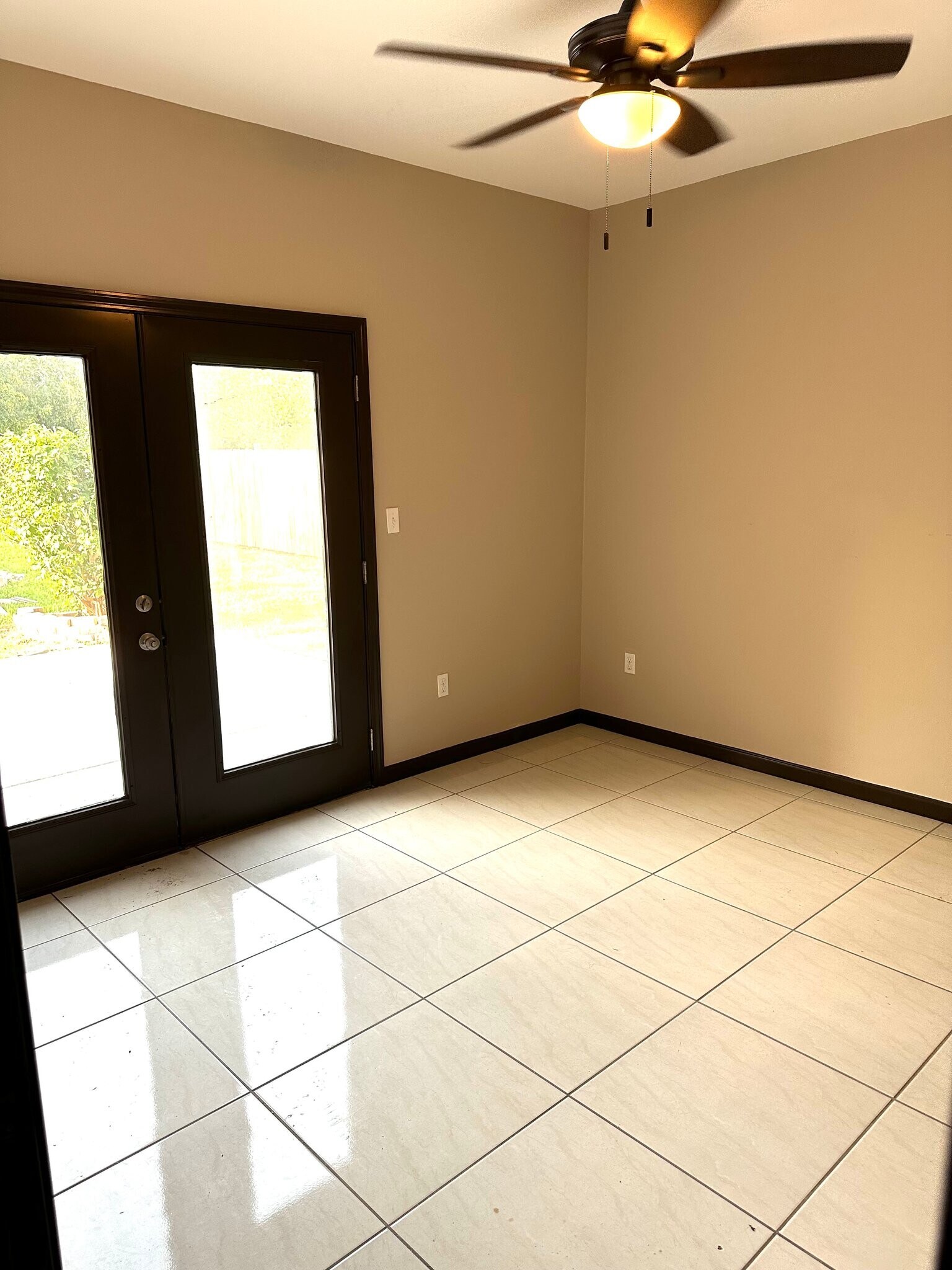 Building Photo - 537 Wild Rose Ln