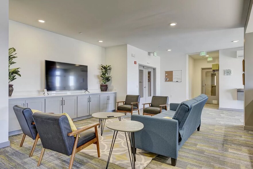 Club House (Entertainment) - 400 Herron Dr