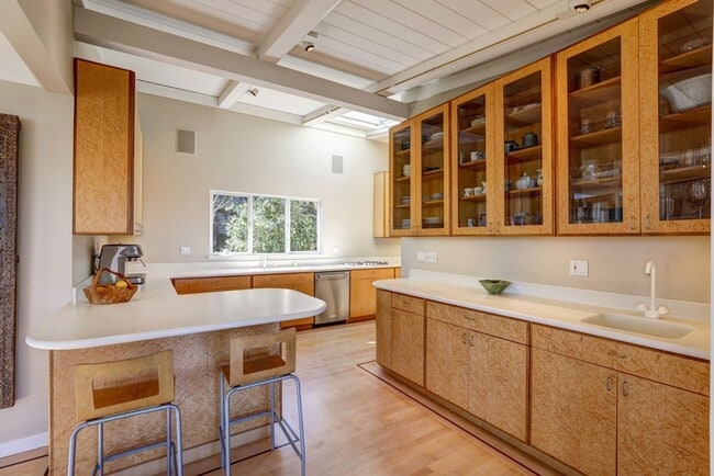 Building Photo - FIVE BEDROOM THREE-AND-A-HALF BATH HOME WI...