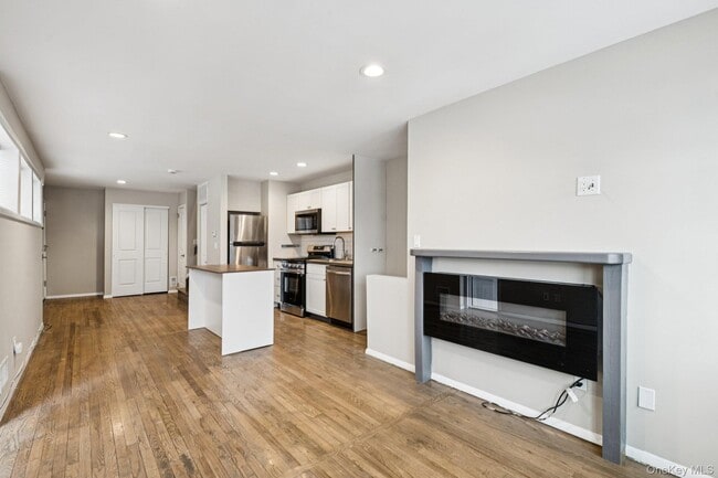 Building Photo - 60 Marwood Rd N