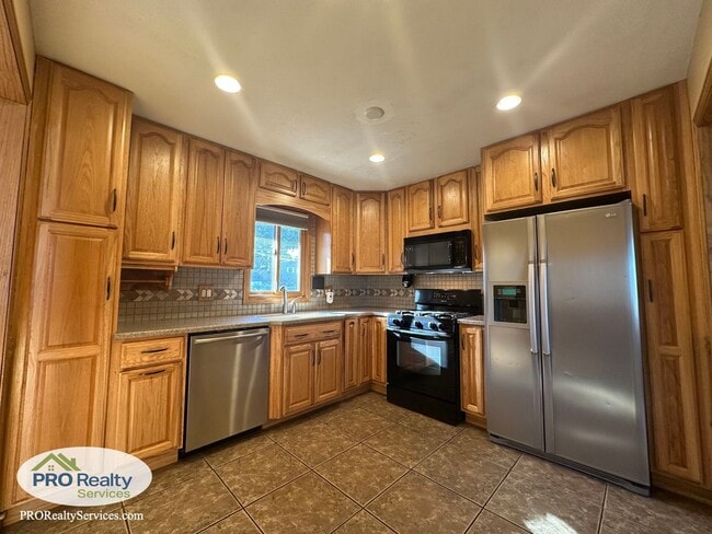 Building Photo - 3 Bedroom Home in Crystal