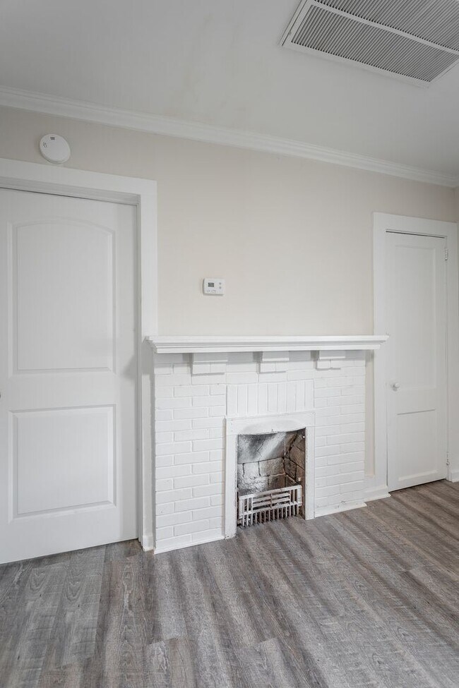 Building Photo - 2 Bedroom Home Just Off Main Street in Mill Town
