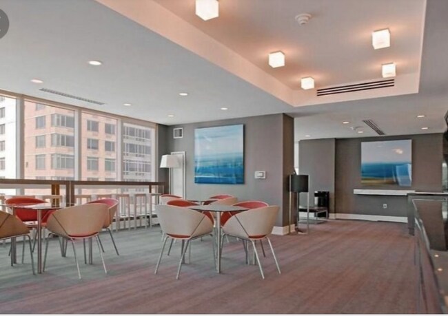 Building Photo - 350 W 42nd St