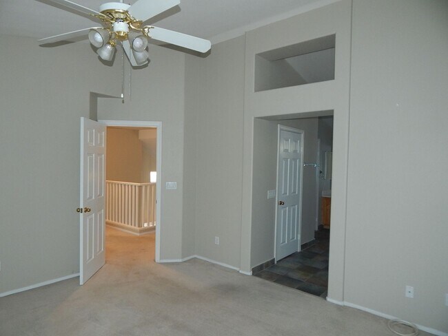 Building Photo - Gorgeous 3Bed/3Bath 2 Story home w/ office...