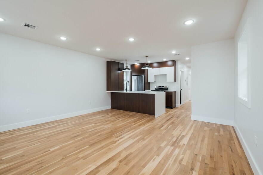 Building Photo - 90 Hollywood Ave