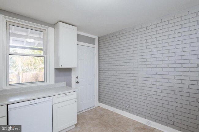 Building Photo - 3321 Elm Ave