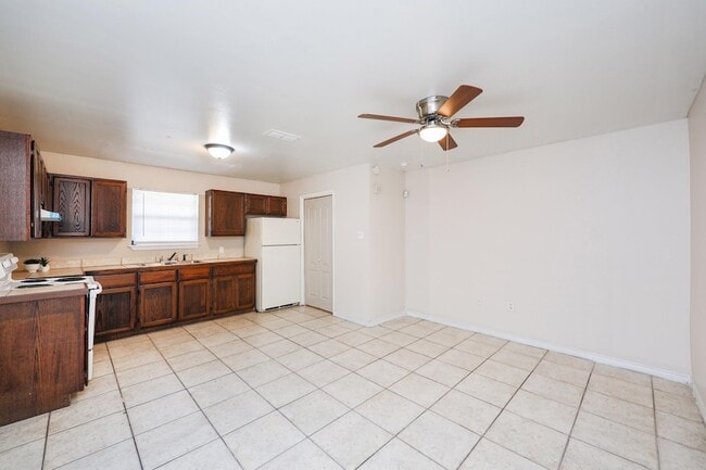 Building Photo - 2220 Santa Cleotilde Ave