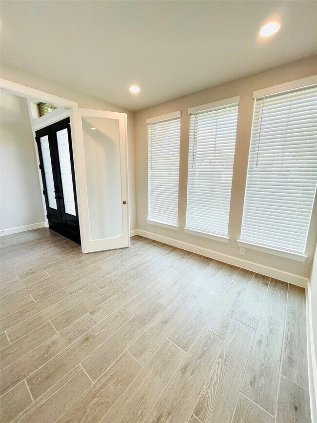 Building Photo - 596 Santa Rosa Hls Dr