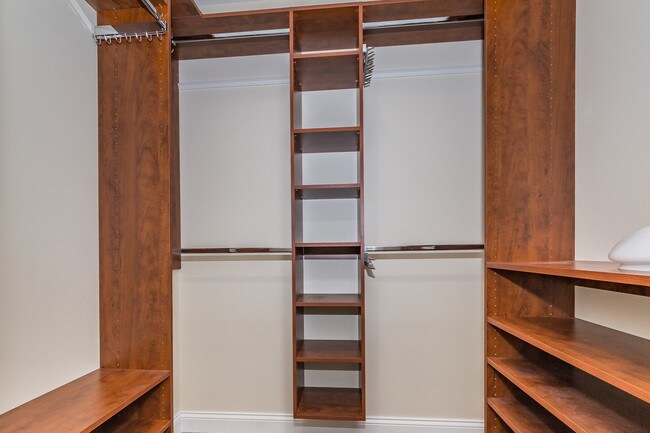 Building Photo - 1193 S Grove Ave