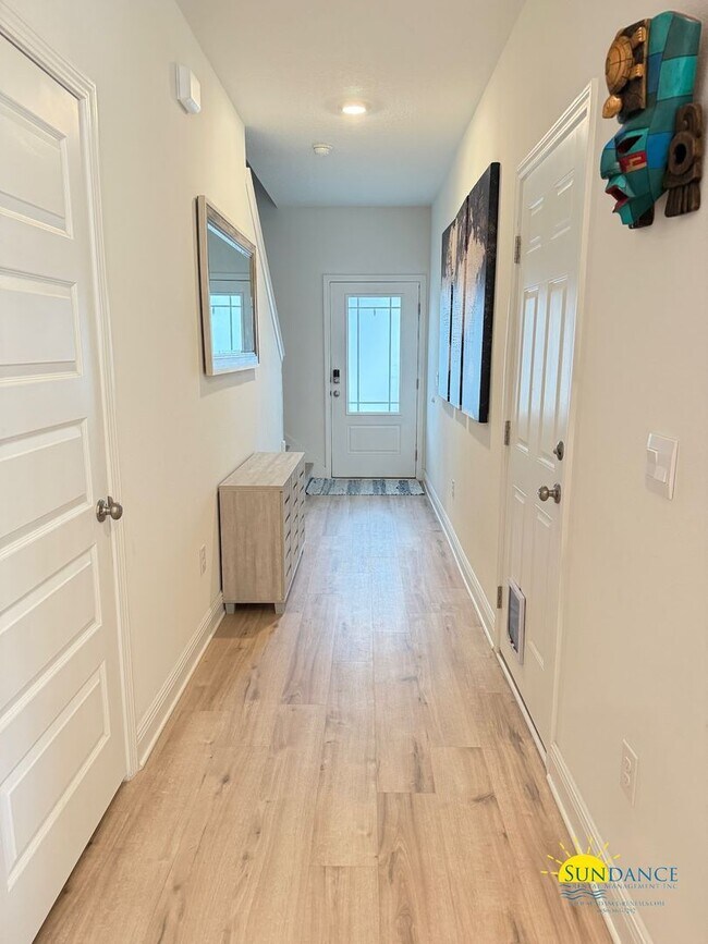 Building Photo - Charming End-Unit Townhome Near Destin Harbor & Crab Island!