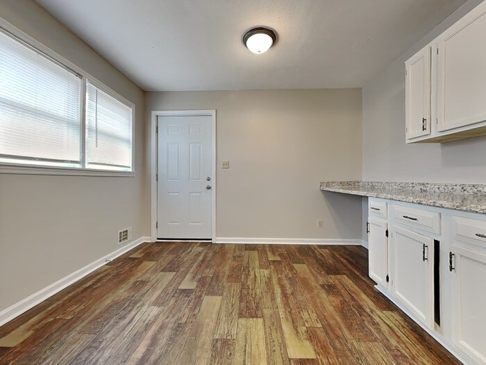 Building Photo - 308 Rebecca Ct