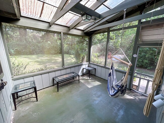 Building Photo - 1824 SW 35th Ave