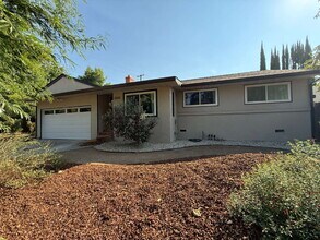 Building Photo - Newly Remodeled 4 Bed 2 Bath in Citrus Hei...