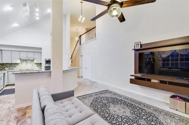 Building Photo - 8925 Lakewood Dr